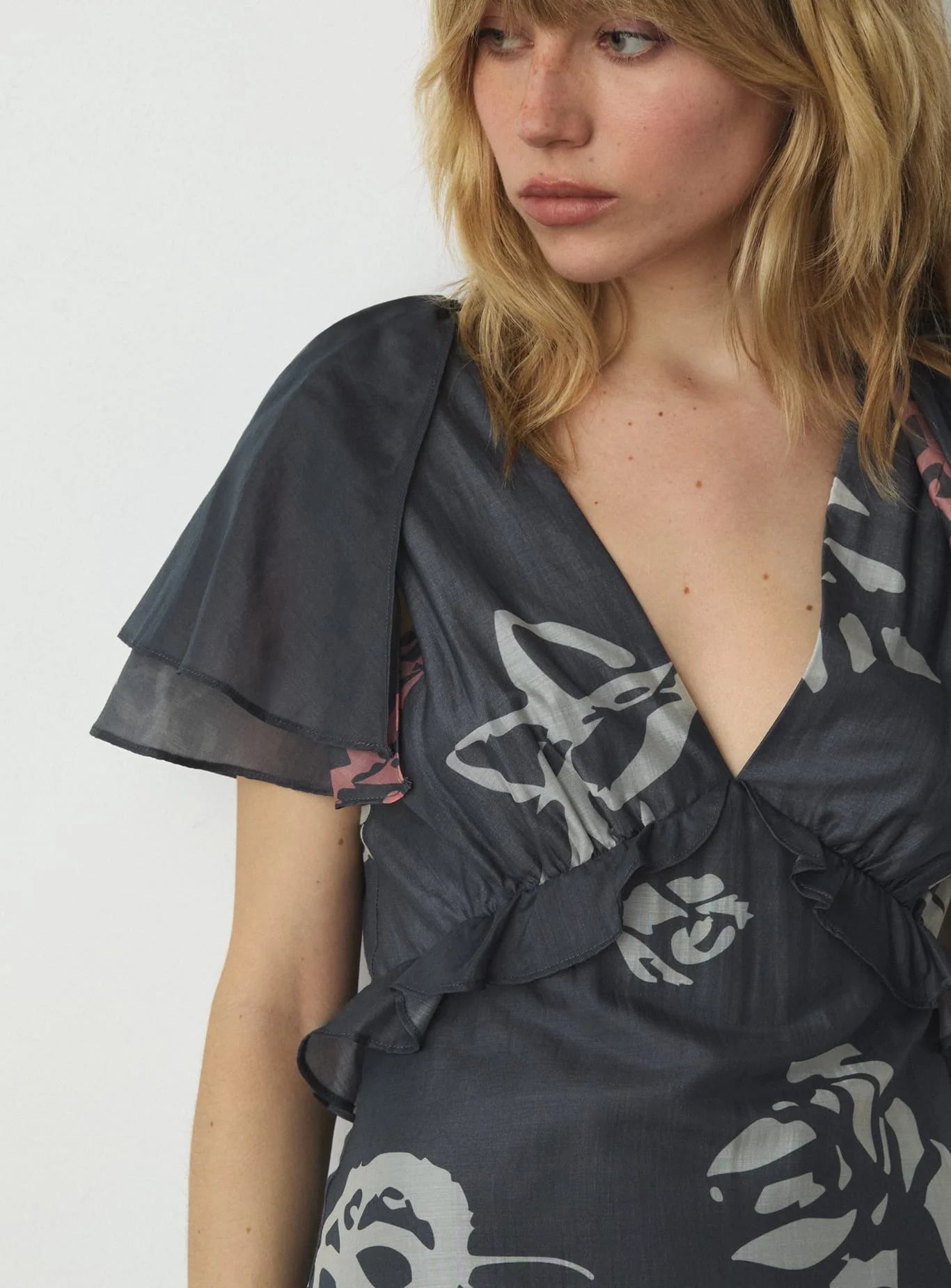 AMIRA GREY MIDI DRESS - Image 6
