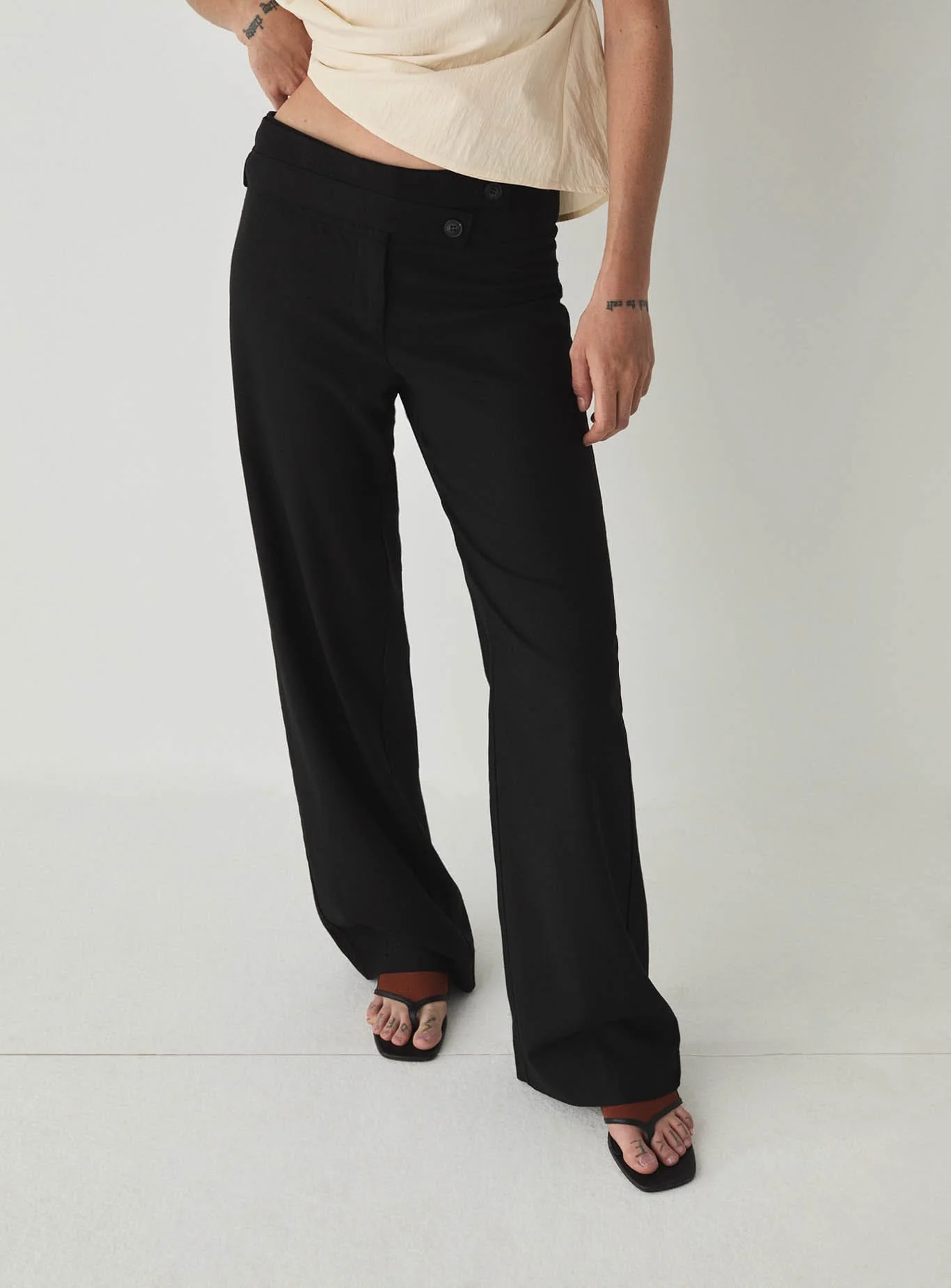 CAMILA BLACK LINEN PANTS - Image 2